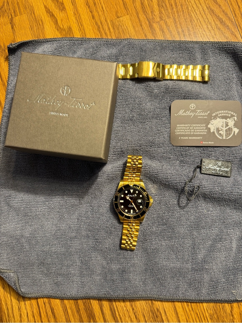 Mathey-Tissot H901A Diver | Swiss Quartz | Black Dial | 42mm | Two Bracelets